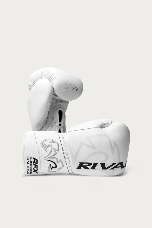 Gants de boxe de la marque Rival